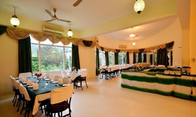 Отель Corbett Suman Grand Corbett National Park Экстерьер фото